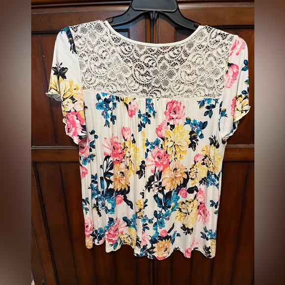 Torrid size 0 super soft top with lace detail, floral print - Picture 2 of 4